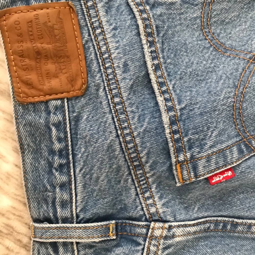 Levis - Picture 5 of 8